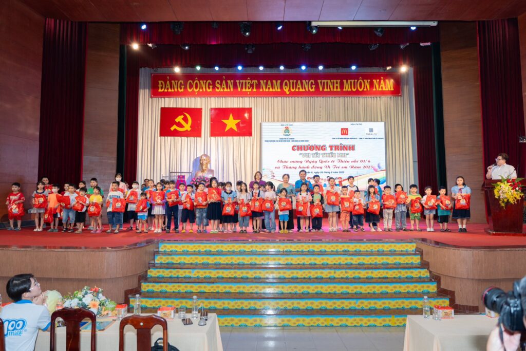 TP.HCM CHĂM LO CHO THIẾU NHI CÓ HOÀN CẢNH KHÓ KHĂN