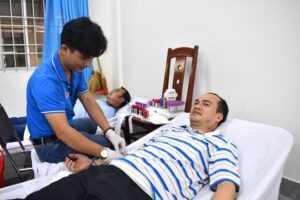 Đoàn viên, người lao động tham gia hiến máu tình nguyện ở Vũng Tàu