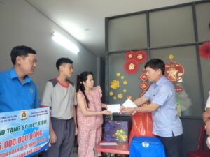 Liên đoàn Lao động TP HCM hỗ trợ gia đình đoàn viên nghiệp đoàn đặc biệt khó khăn