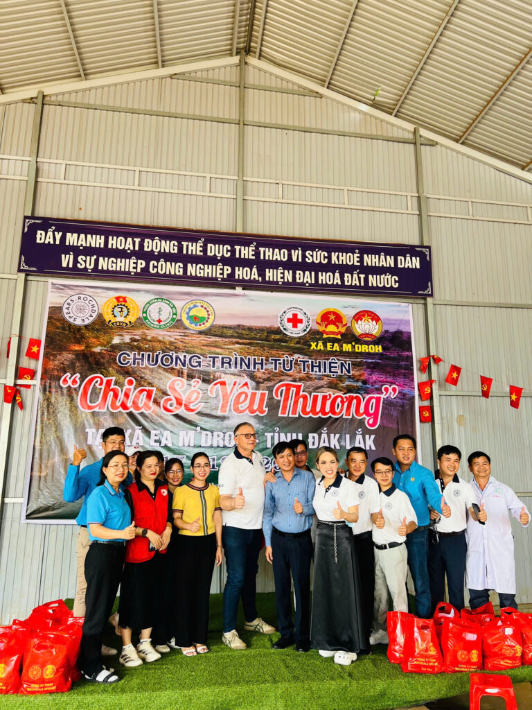 CHƯƠNG TRÌNH TỪ THIỆN “ CHIA SẺ YÊU THƯƠNG”  TẠI XÃ EA M’DROH, TỈNH ĐẮK LẮK